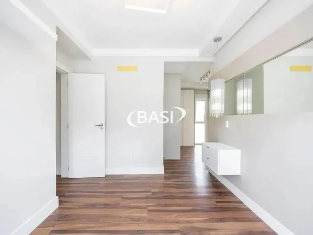 Imagem 2: Casa de Alto Padrão com 3 Dormitórios e Espaço Gourmet em Santo Inácio, Curitiba