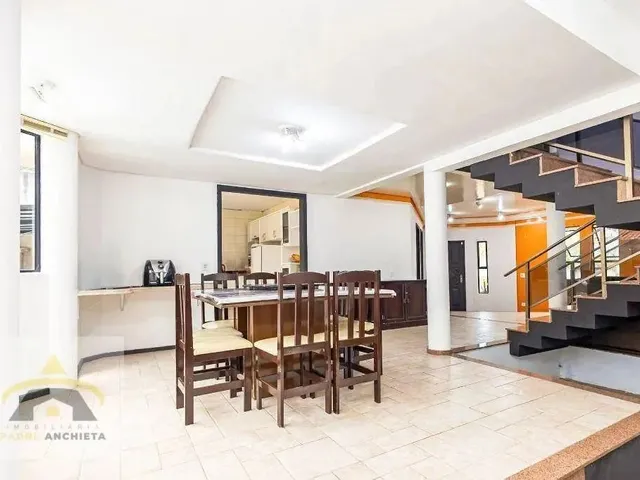 Imagem 3: Sobrado com 4 Dormitórios À Venda, 340 M² por R$ 1.690.000,00 - Mossunguê