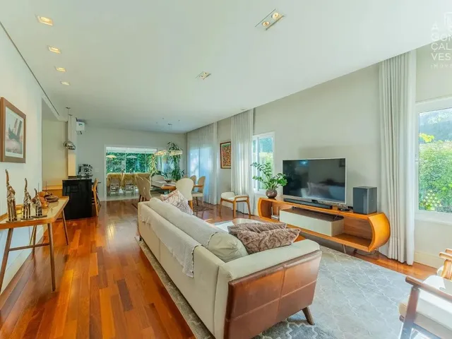 Imagem: Casa em Condomínio, 03 Suítes, 02 Vagas