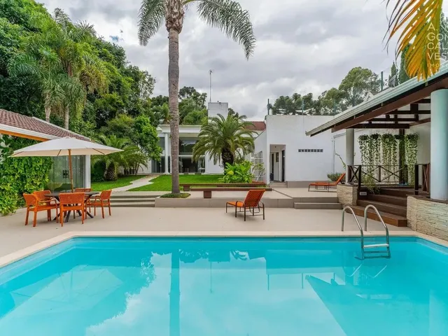 Imagem: Casa, 03 Suítes, 05 Vagas, Piscina, Cascatinha