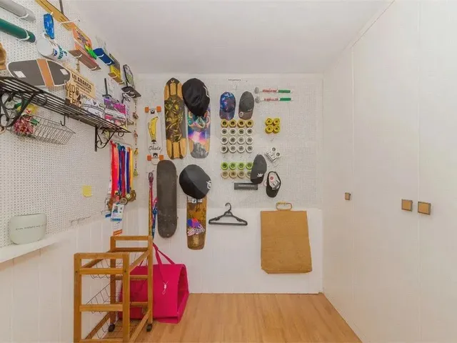 Imagem 6: Imóvel para Venda Possui 69 Metros Quadrados com 3 Quartos em Mossunguê - Curitiba - Pr