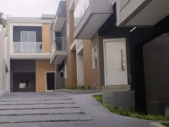 Imagem: Amplo Sobrado Novo em Condomínio no Portão