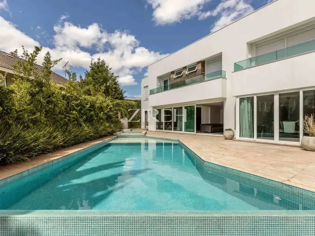 Imagem: Casa em Condomínio À Venda com 5 Suítes
