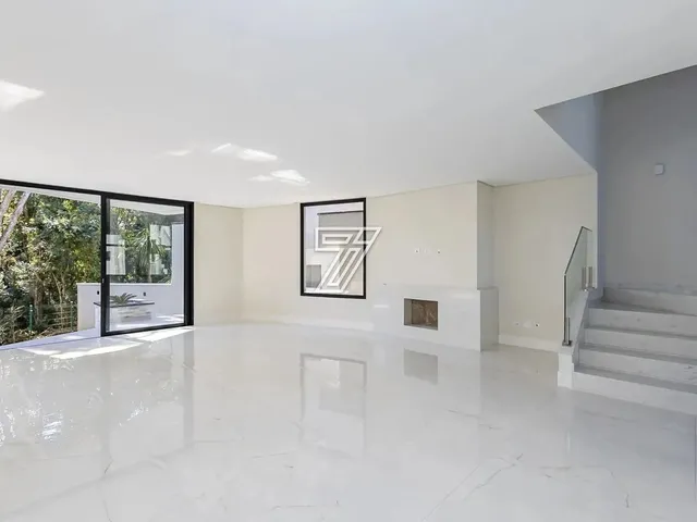 Imagem: Casa em Condomínio com 3 Suítes e 5 Vagas