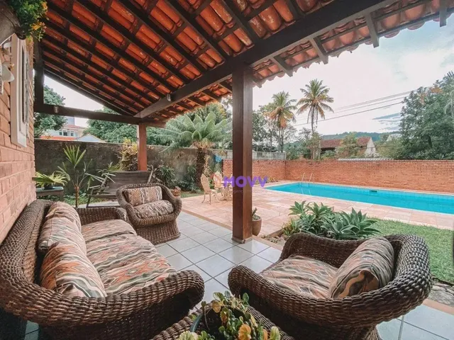 Imagem: Casa com 4 Dormitórios À Venda, 321 M²