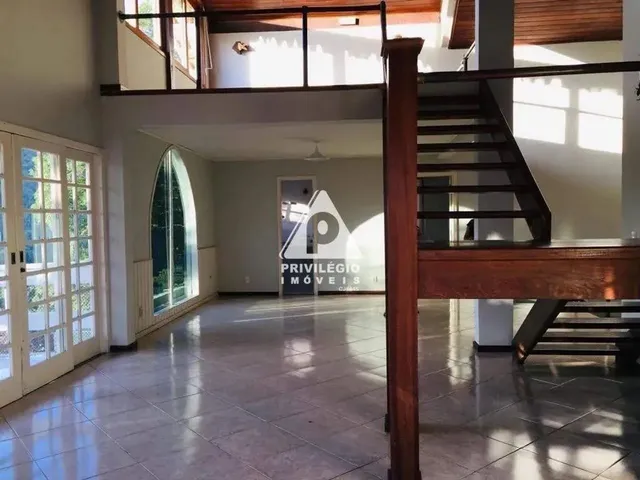 Imagem: Casa Triplex em Condomínio
