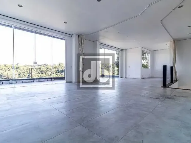 Imagem: A casa em condomínio possui 4 Dormitórios, 4 Suítes, 5