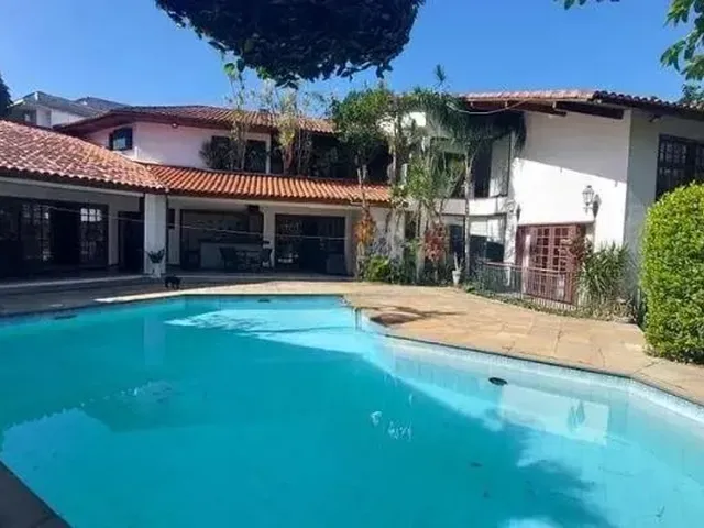 Imagem: A casa possui 4 Dormitórios, 4 Suítes, 5 Banheiros, 4