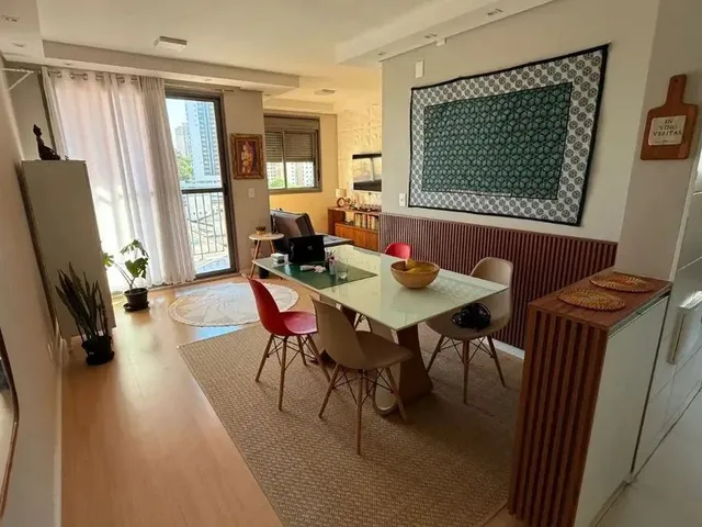 Imagem: O apartamento possui 2 Dormitórios, 1 Suíte, 2 Banheiros,