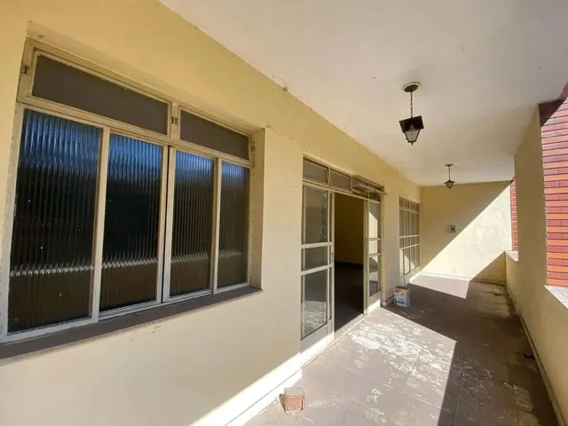 Imagem 4: Casa Ampla À Venda no Centro de Ponte Nova