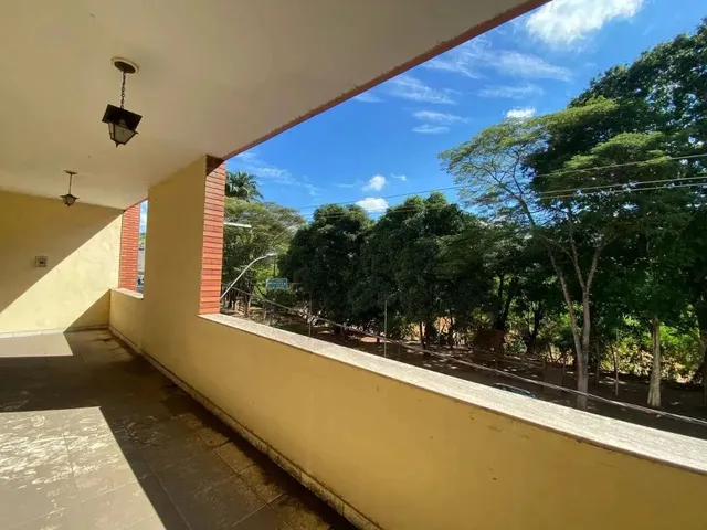 Imagem 12: Casa Ampla À Venda no Centro de Ponte Nova