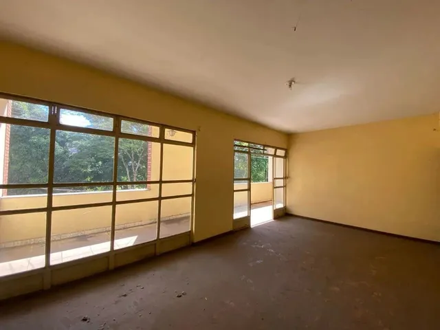 Imagem 3: Casa Ampla À Venda no Centro de Ponte Nova