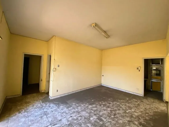 Imagem 2: Casa Ampla À Venda no Centro de Ponte Nova