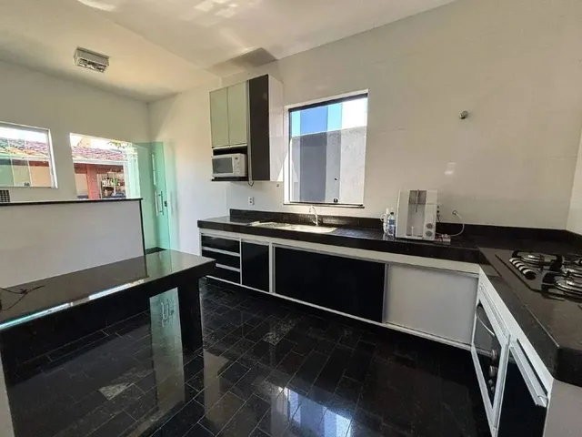 Imagem 3: Casa para Aluguel, 3 Quartos, 2 Suítes, 6 Vagas, Castelo - Belo Horizonte/Mg