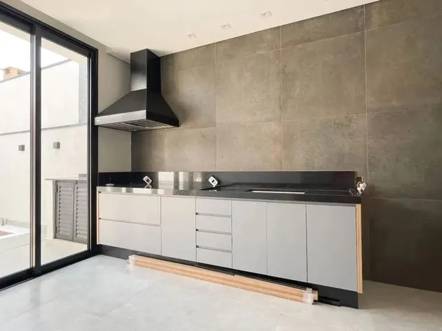 Imagem: Casa À Venda com 3 Dormitórios e 1 Suíte