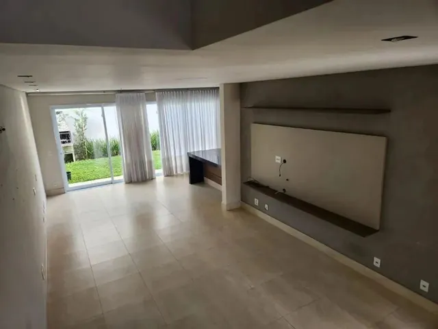 Imagem: A casa em condomínio possui 3 Dormitórios, 3 Suítes, 4