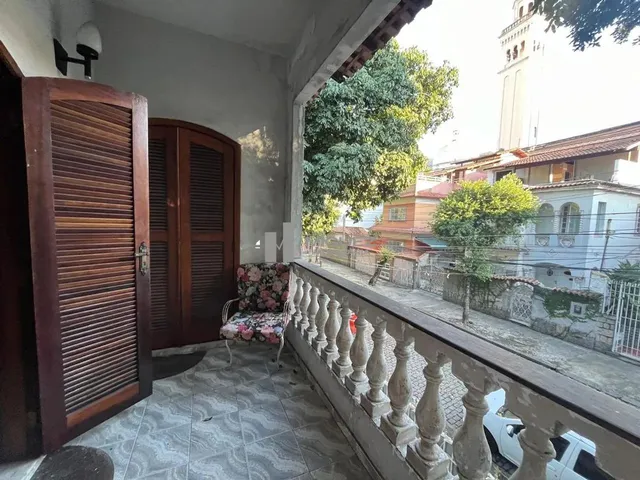 Imagem 9: Vendo Casa Duplex com Terraço na Alberto de Sequeira com 6 Quartos