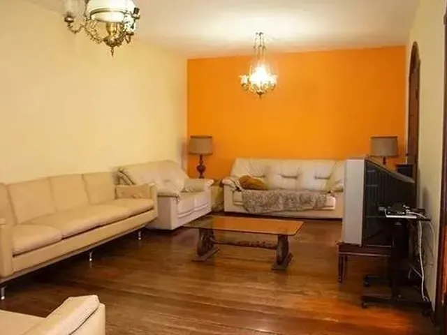 Imagem: Casa À Venda, 7 Quartos, 2 Suítes, 4 Vagas
