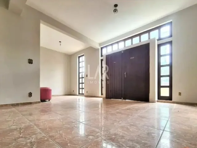 Imagem: Casa À Venda, 3 Quartos, 2 Suítes, 3 Vagas