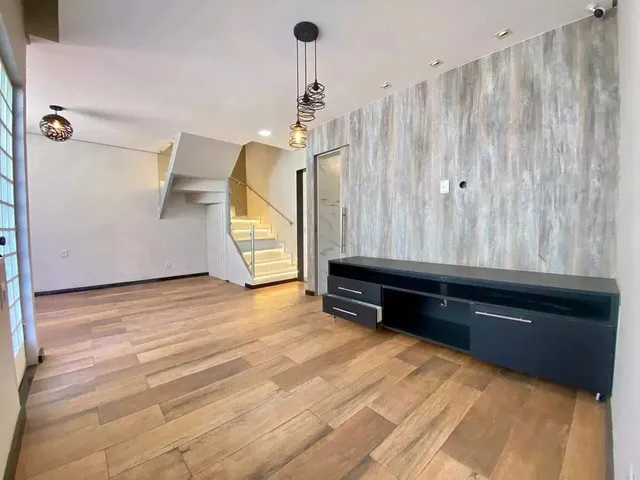 Imagem: Casa Geminada À Venda, 3 Quartos, 1 Suíte
