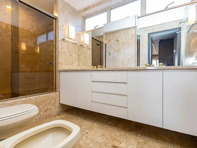 Imagem 4: Apartamento - 3 Quartos- 2 Suítes - 2 Vagas - 256 M2 Priv - Batel