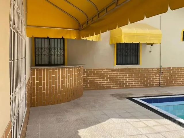 Imagem: /Alugo Casa com 4 Qrts no Cj Tiradentes