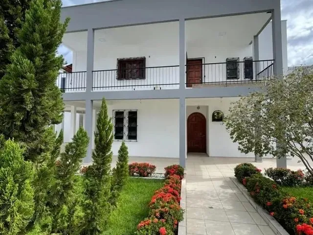 Imagem: Alugo Espaçosa Casa em Condomínio na Constantino
