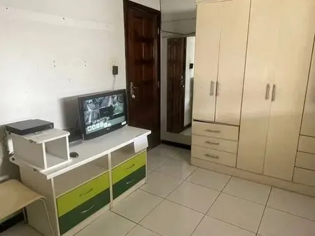 Imagem: A casa possui 4 Dormitórios, 1 Suíte, 2 Banheiros, 2