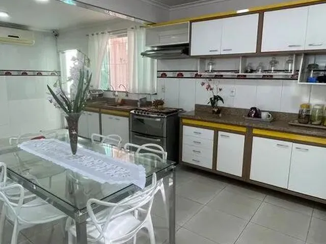 Imagem 5: Casa com Quatro Quartos Sendo Um Suíte - Planalto - 200M²