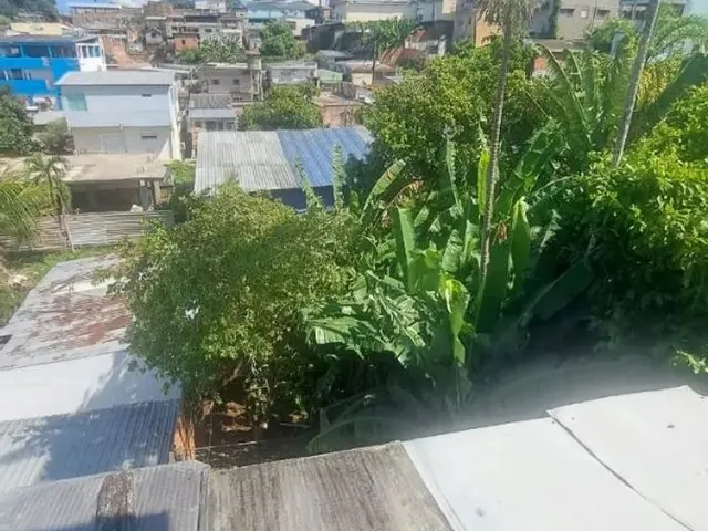 Imagem 16: Alugo / Essa Casa Super Espaçosa Próx Ao Centro de Manaus / 1600+Caução. com Varanda