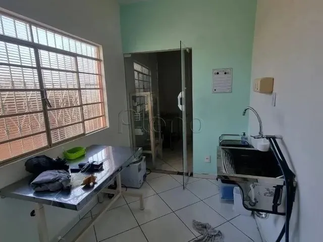 Imagem 2: Casa À Venda em Campinas, Jardim Yeda, com 5 Quartos, com 147.8 M²