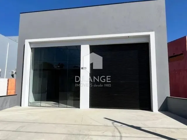 Imagem: O depósito possui 2 Banheiros, 4 Vagas na garagem, 295m²