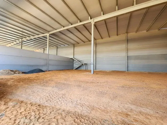 Imagem: O depósito possui 1.450m² de Área e está localizado em