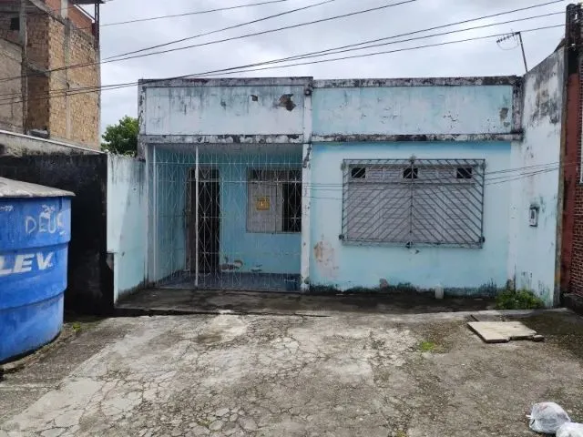 Imagem: Casa com 3 Quartos À Venda - Grande Terreno