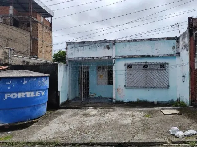 Imagem 2: Casa com 3 Quartos À Venda - Grande Terreno