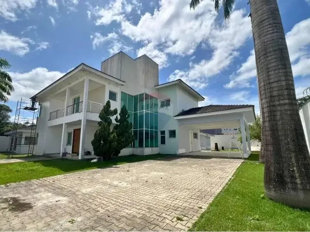 Imagem: A casa possui 4 Dormitórios, 3 Suítes, 5 Banheiros,