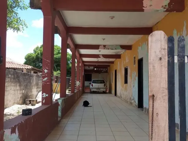 Imagem: Apartamentos e Casa Ao Fundo com 4 Quartos