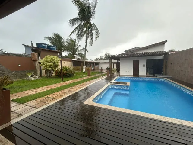 Imagem: Casa (Padrão), com 4 Quartos e 5 Banheiros