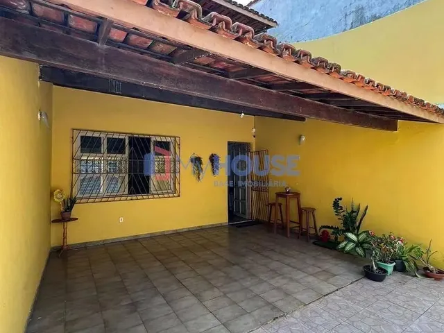Imagem: Casa À Venda, Dispondo de 4/4 Sendo Duas