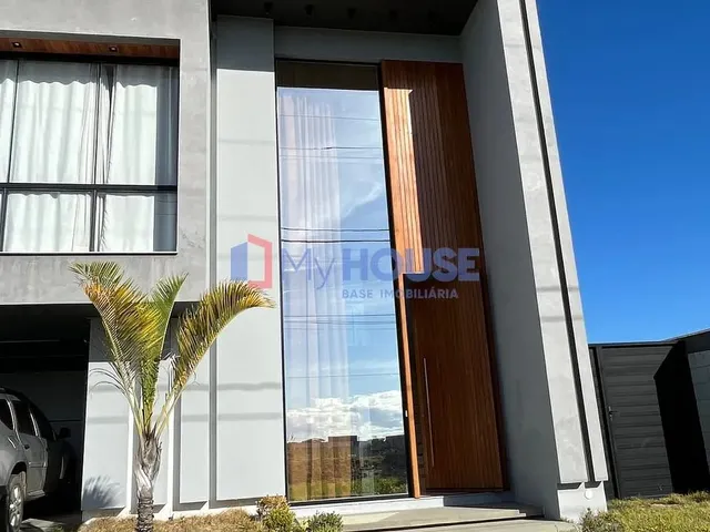 Imagem: Casa de Alto Padrão com 3 Suítes e Vista