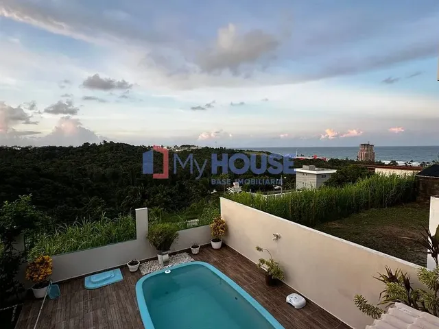 Imagem: Casa À Venda com Piscina e Vista para o