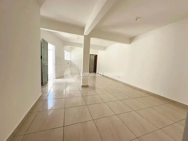 Imagem 10: Imóvel para Aluguel com 85 Metros Quadrados com 2 Quartos em Uberaba - Curitiba - Pr