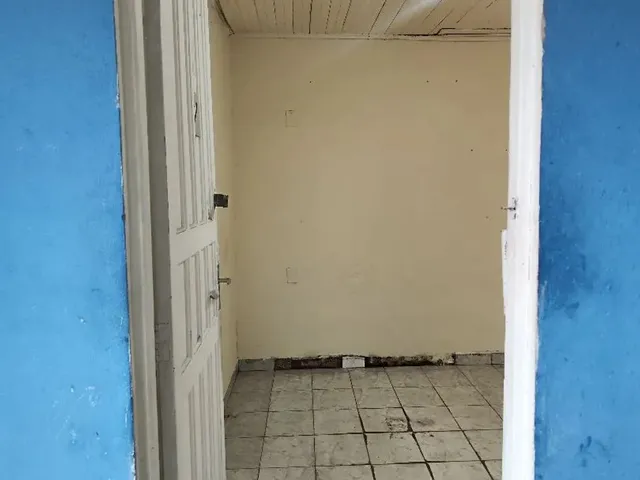 Imagem: Aluga-Se Quarto com Estacionamento!
