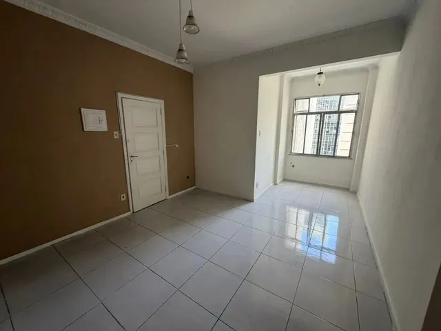 Imagem 2: Imóvel para Aluguel Possui 30 Metros Quadrados com 1 Quarto em Centro - Niterói - Rj