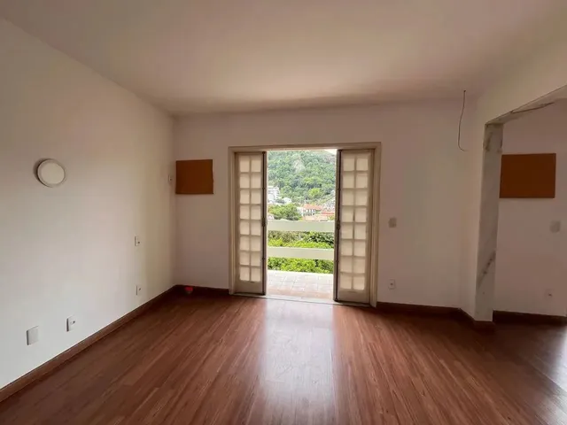 Imagem 9: Jo646A - Excelente Casa com 3 Quartos (Reversível para 4) com 244 M² em São Francisco