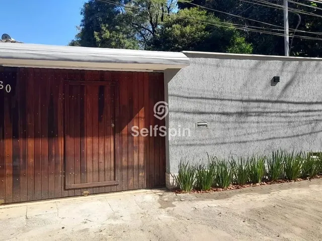Imagem: A casa possui 3 Dormitórios, 1 Suíte, 3 Banheiros, 2