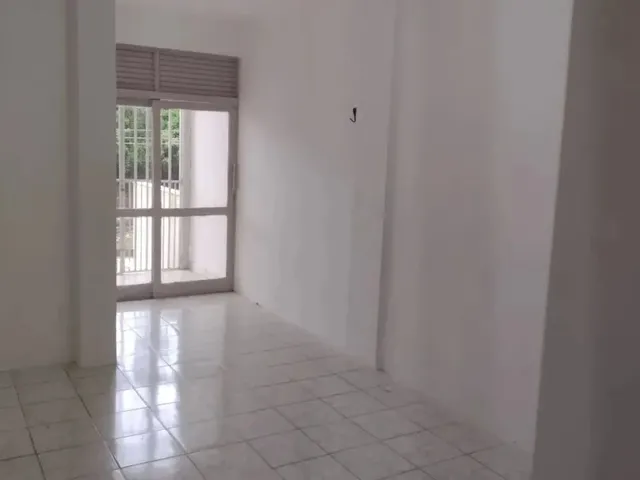 Imagem: Lindo Apartamento 2/4, Varanda, Vaga Coberta