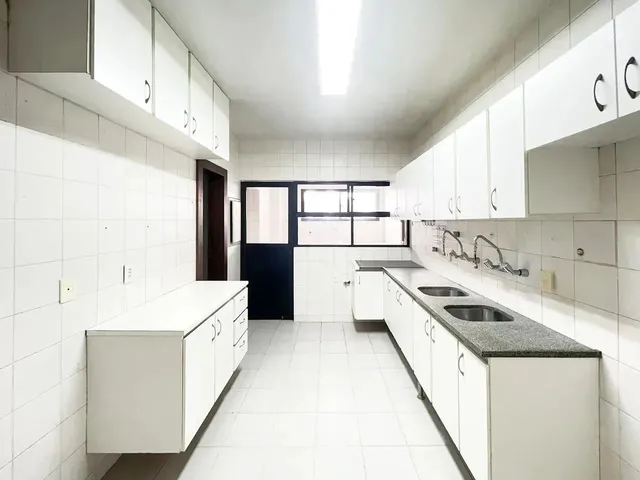 Imagem 9: Pituba Apto Grande 201M2 com 4 Quartos 2 Suites 2 Dependencias 2 Garagens e Infraestrutura