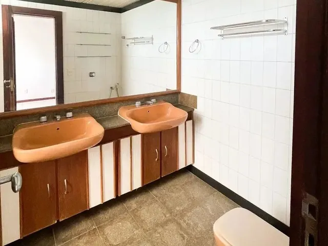 Imagem 8: Pituba Apto Grande 201M2 com 4 Quartos 2 Suites 2 Dependencias 2 Garagens e Infraestrutura
