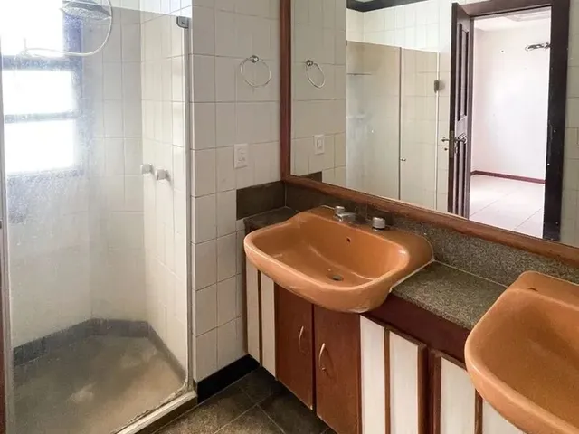 Imagem 15: Pituba Apto Grande 201M2 com 4 Quartos 2 Suites 2 Dependencias 2 Garagens e Infraestrutura